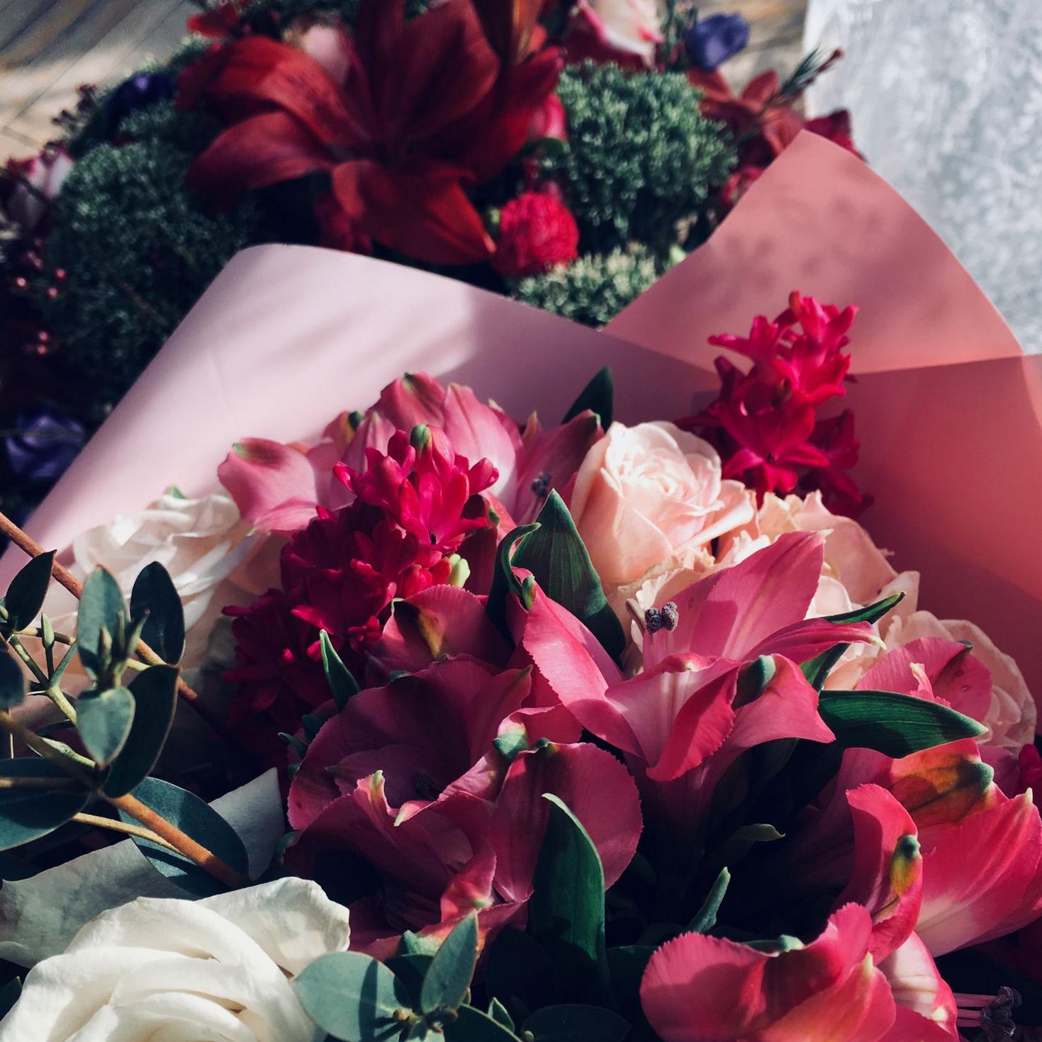 Pink Rose & Lily Burst