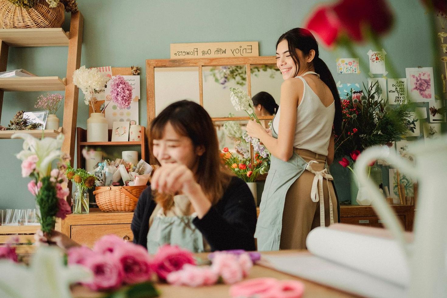 Offerstride team working with flowers